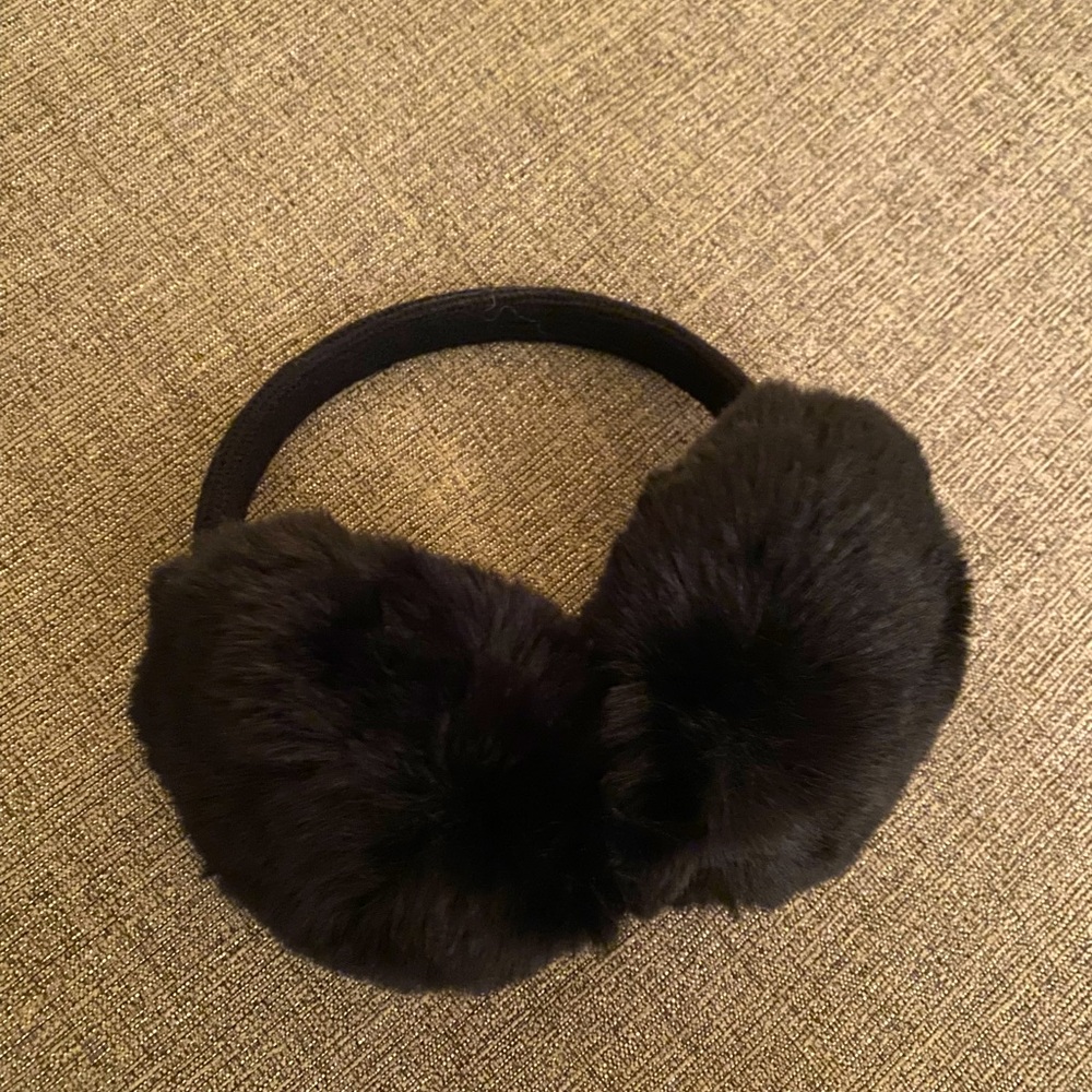 Black earmuffs